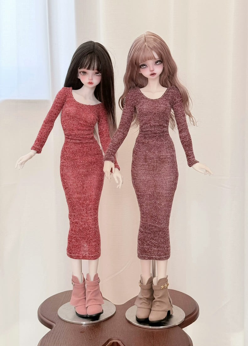 Elegant BJD 1/4 Doll Dresses: Premium Knitted Burgundy & Red Outfits for Collectors - Image 2