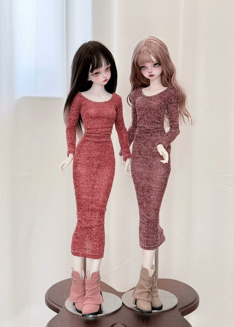 Elegant BJD 1/4 Doll Dresses: Premium Knitted Burgundy & Red Outfits for Collectors - Image 3