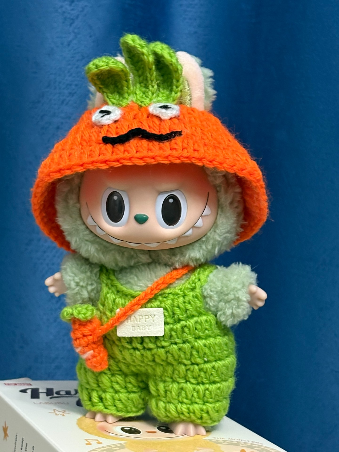 Adorable Labubu Carrot Costume – Vibrant Orange & Green Outfit for Playful Doll Styling - Image 1