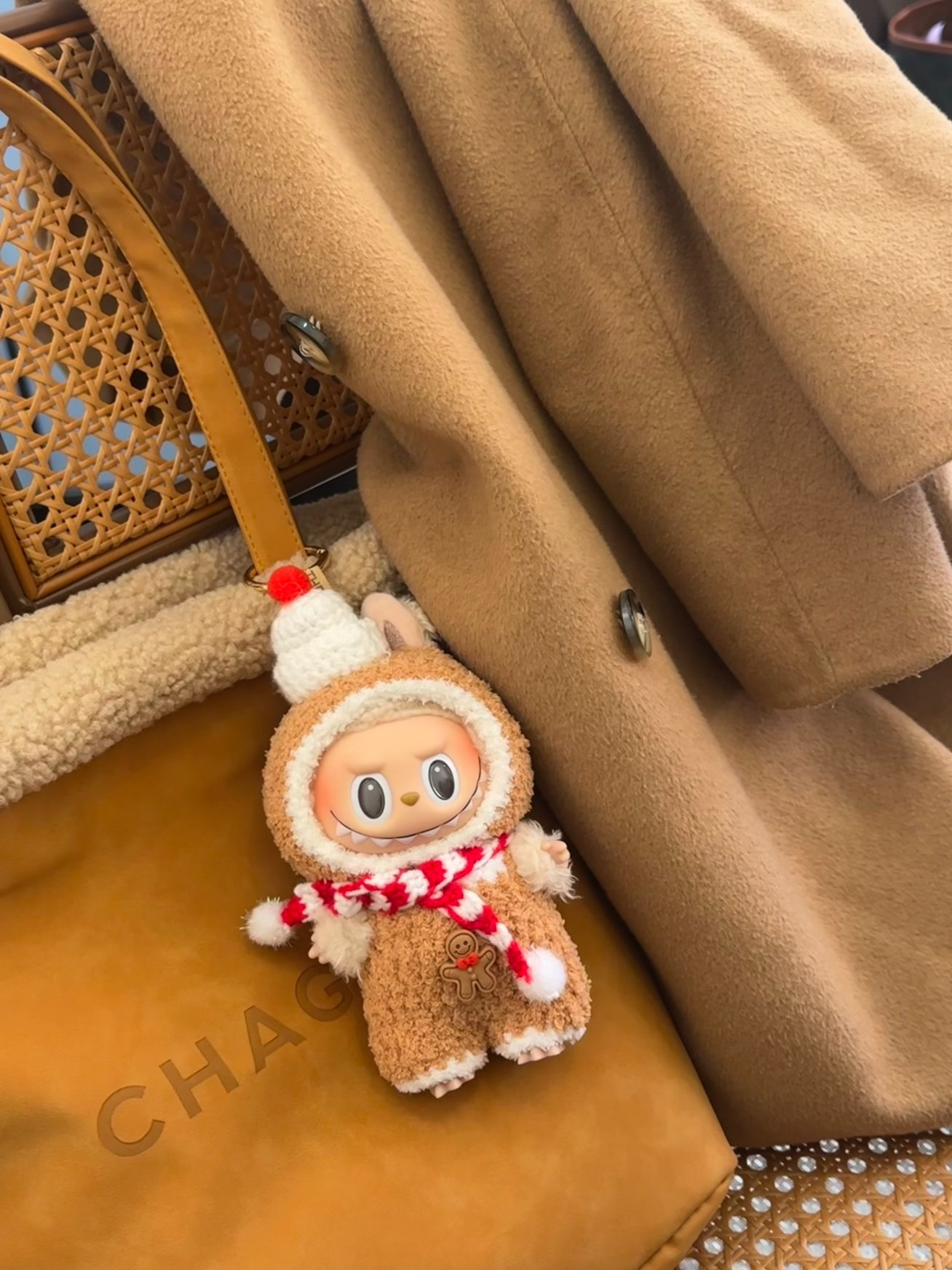 Festive Gingerbread LABUBU Doll Outfit – Cozy Hat, Scarf & Clothing Set for Holiday Fun! - Image 1