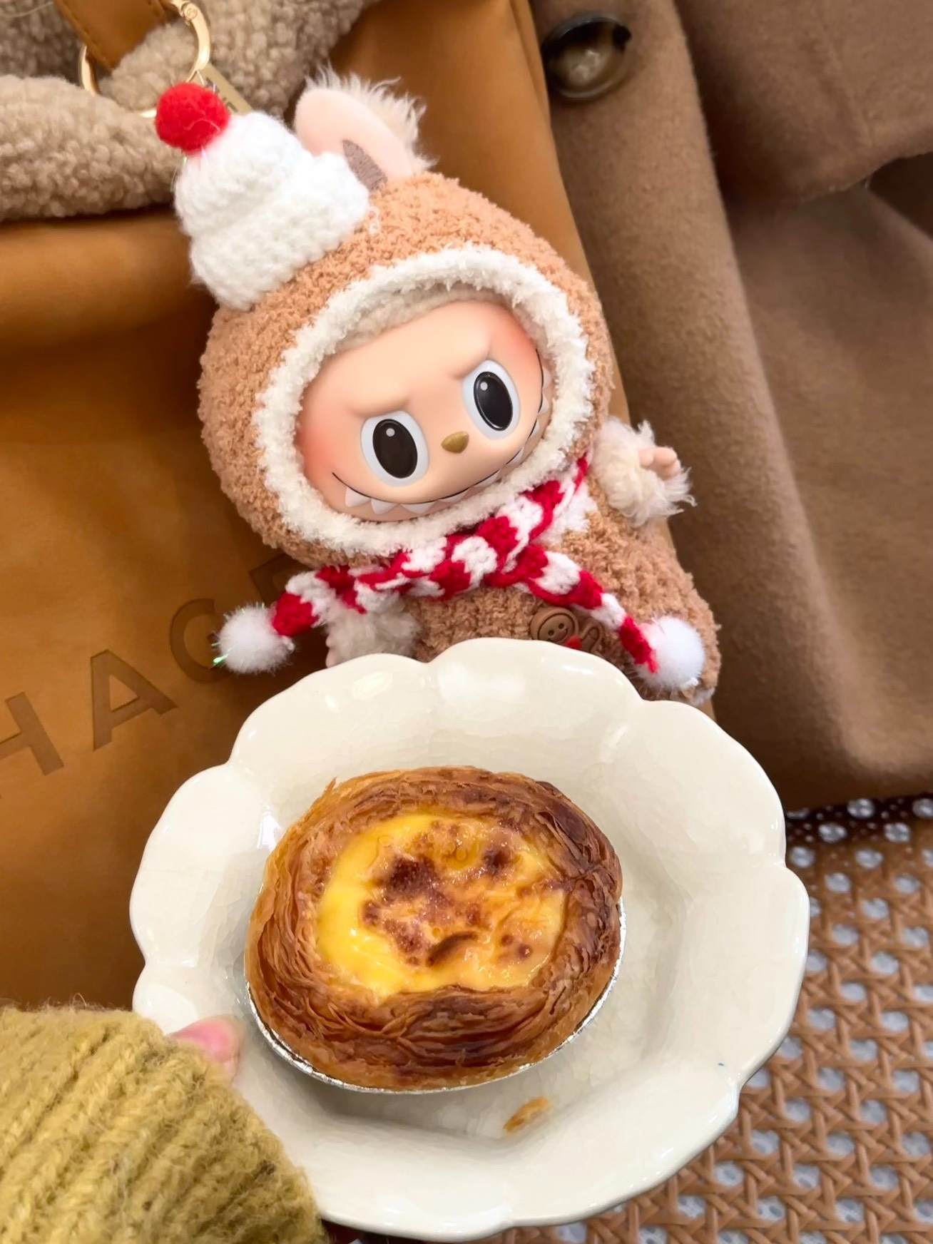 Festive Gingerbread LABUBU Doll Outfit – Cozy Hat, Scarf & Clothing Set for Holiday Fun! - Image 2