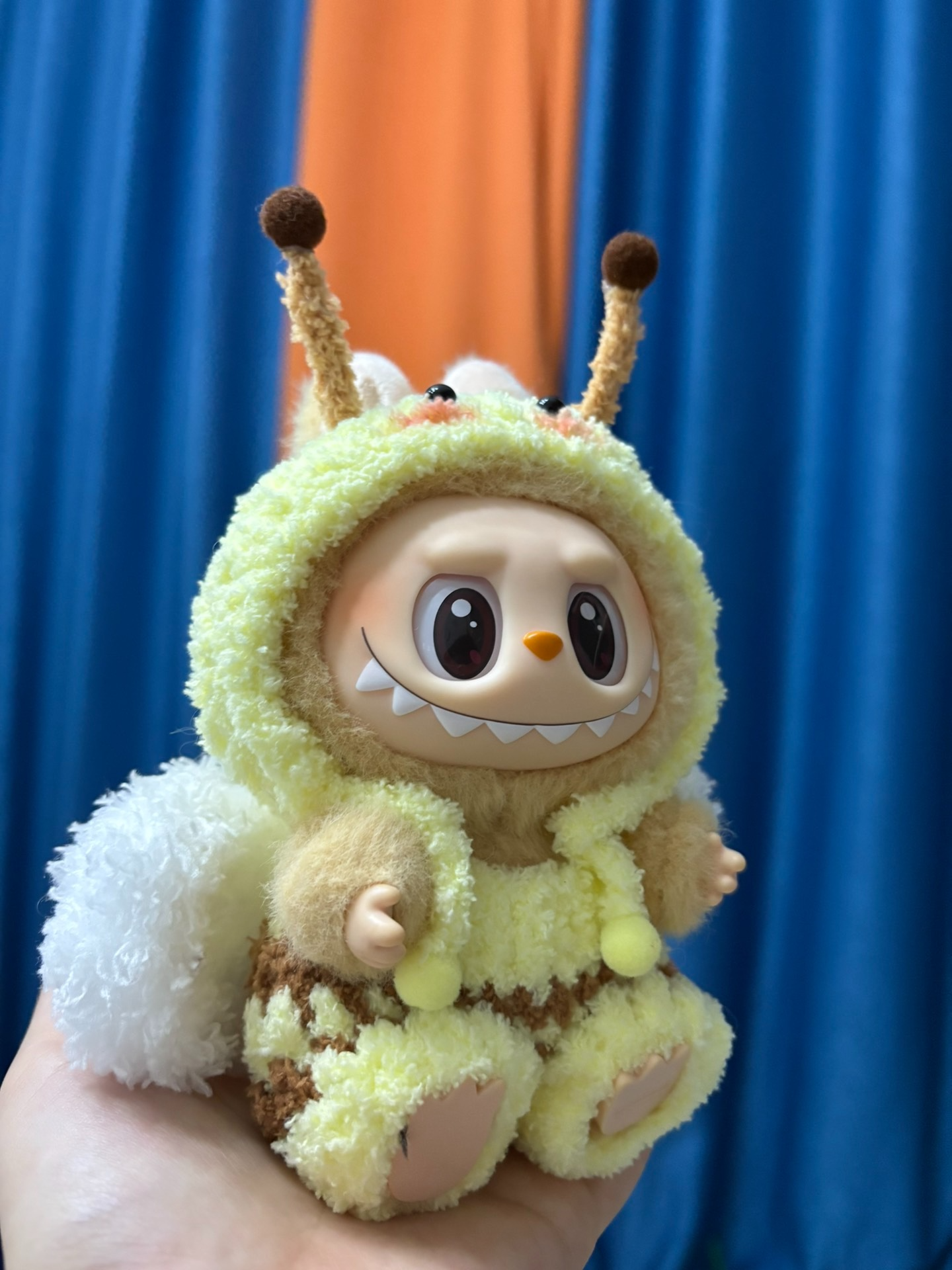 Adorable Bee Outfit for Labubu Dolls – Plush & Vibrant Costume with Wings & Antennae - Image 2