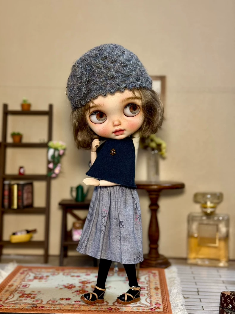 Vintage Elegance BLYTHE Doll Outfit – Japanese Cotton & Linen Dress with Floral Cape & Accessories - Image 2
