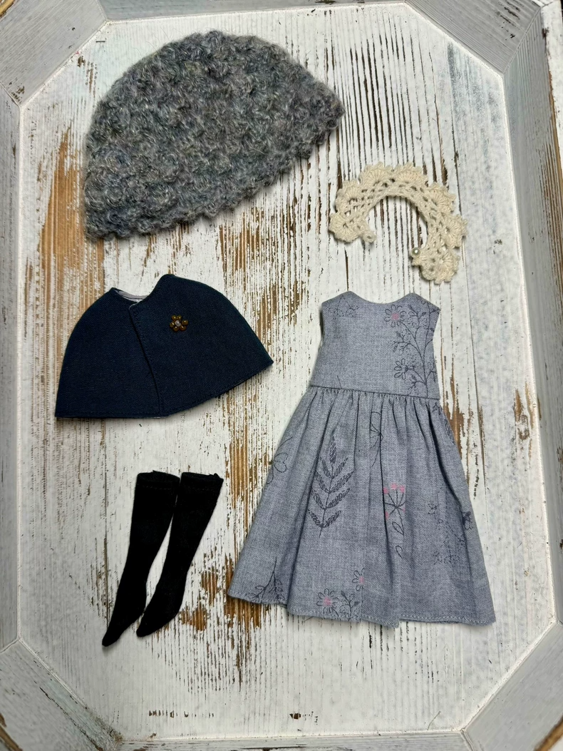 Vintage Elegance BLYTHE Doll Outfit – Japanese Cotton & Linen Dress with Floral Cape & Accessories - Image 5