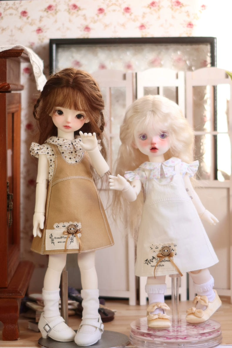 Adorable 1/6 BJD Doll Outfit: Pastel Apron Dress & Floral Top – Elegant & Versatile