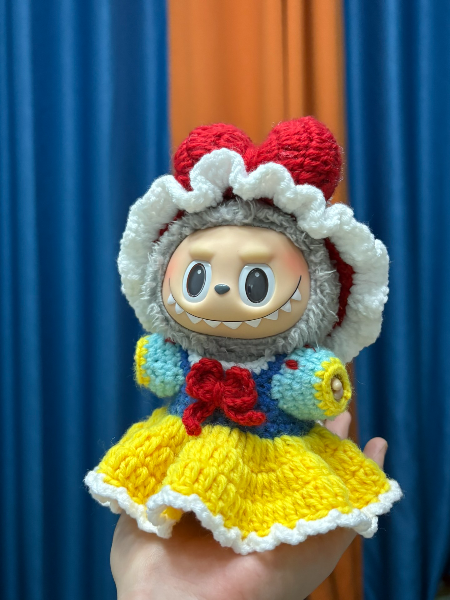 Handcrafted Snow White Doll Outfit – Vibrant Princess Ensemble with Detachable Hat & Premium Details - Image 2