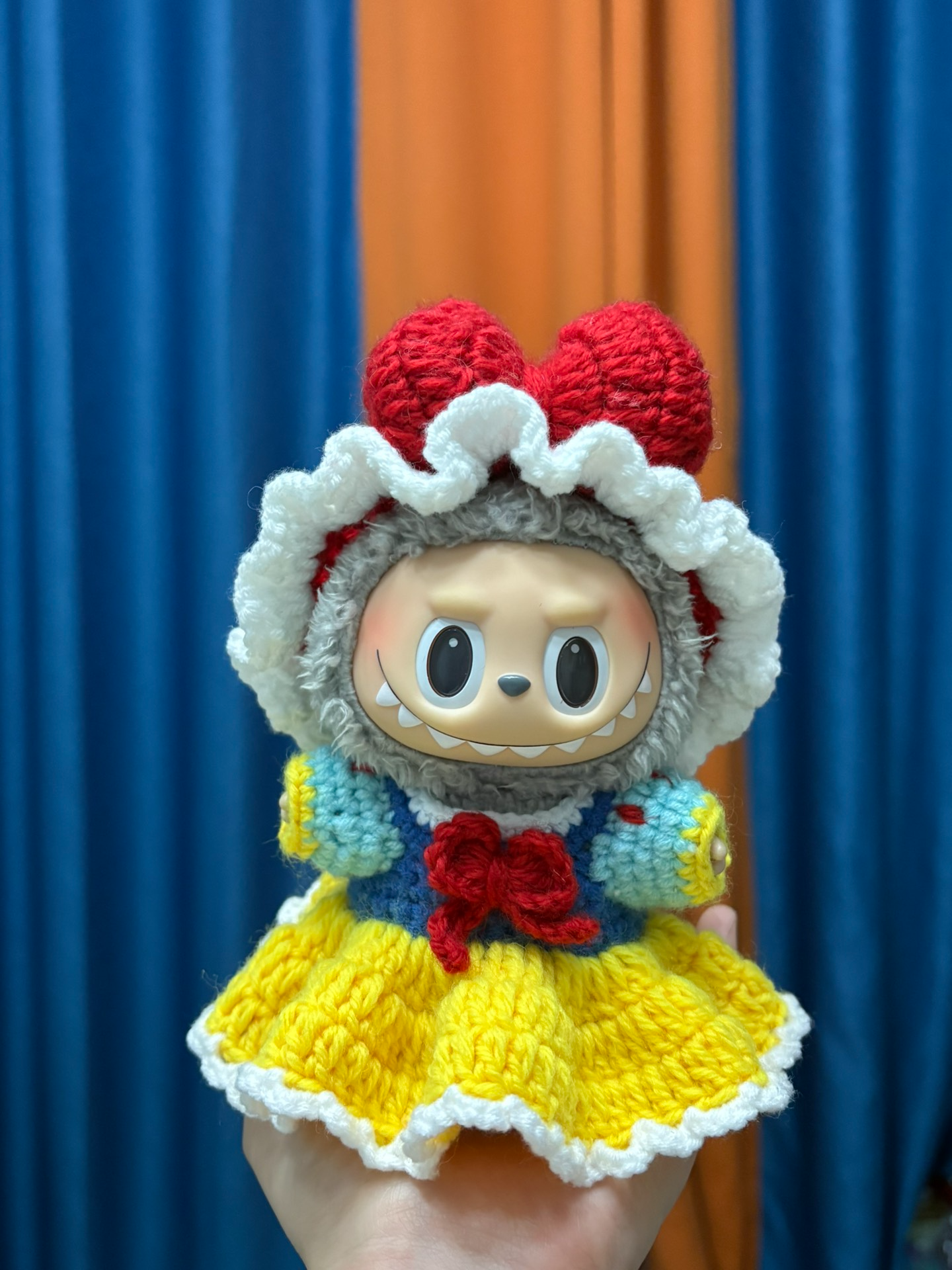 Handcrafted Snow White Doll Outfit – Vibrant Princess Ensemble with Detachable Hat & Premium Details - Image 3