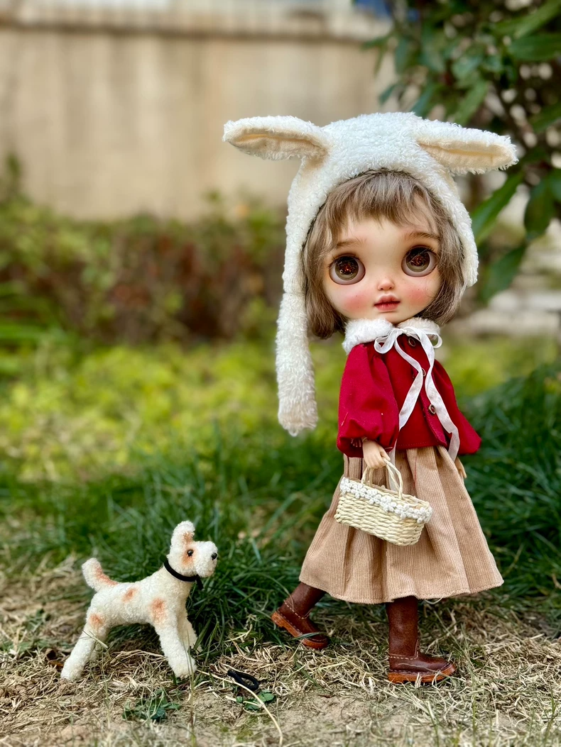 Vintage Charm BLYTHE Doll Outfit: Wine-Red Coat & Corduroy Dress – Elegant & Durable - Image 1