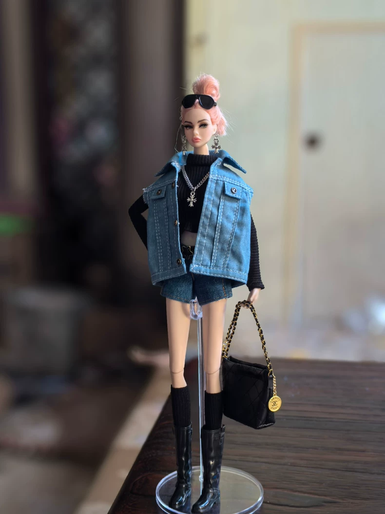 Stylish BJD 1/6 Doll Outfit: White Blouse, Leather Pants & Denim Vest with Designer Handbag - Image 5