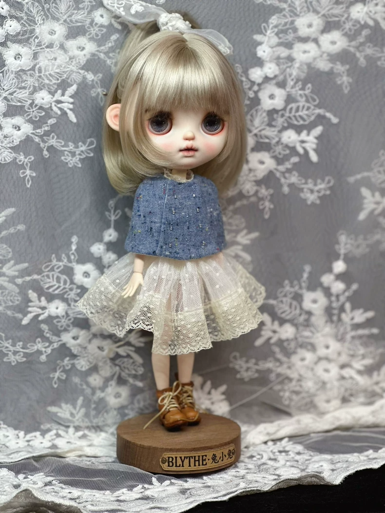 Elegant Blue Blythe Doll Outfit: Vintage-Inspired Capelet & Lace Ensemble for Collectors - Image 1