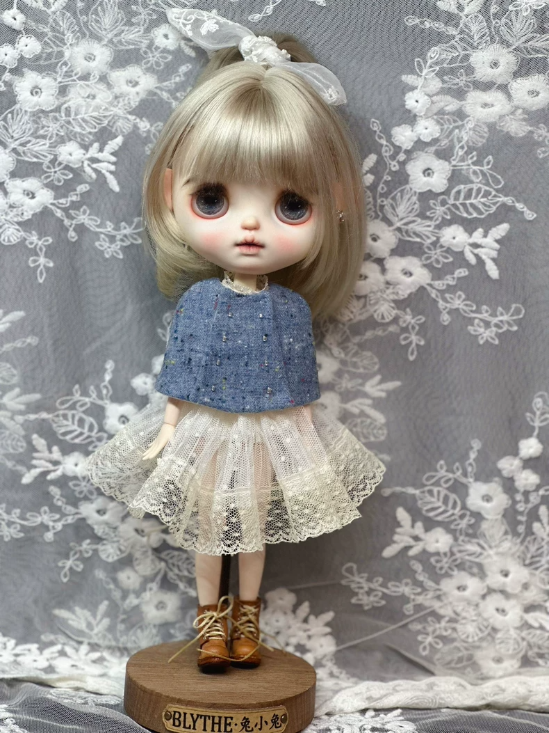 Elegant Blue Blythe Doll Outfit: Vintage-Inspired Capelet & Lace Ensemble for Collectors - Image 2