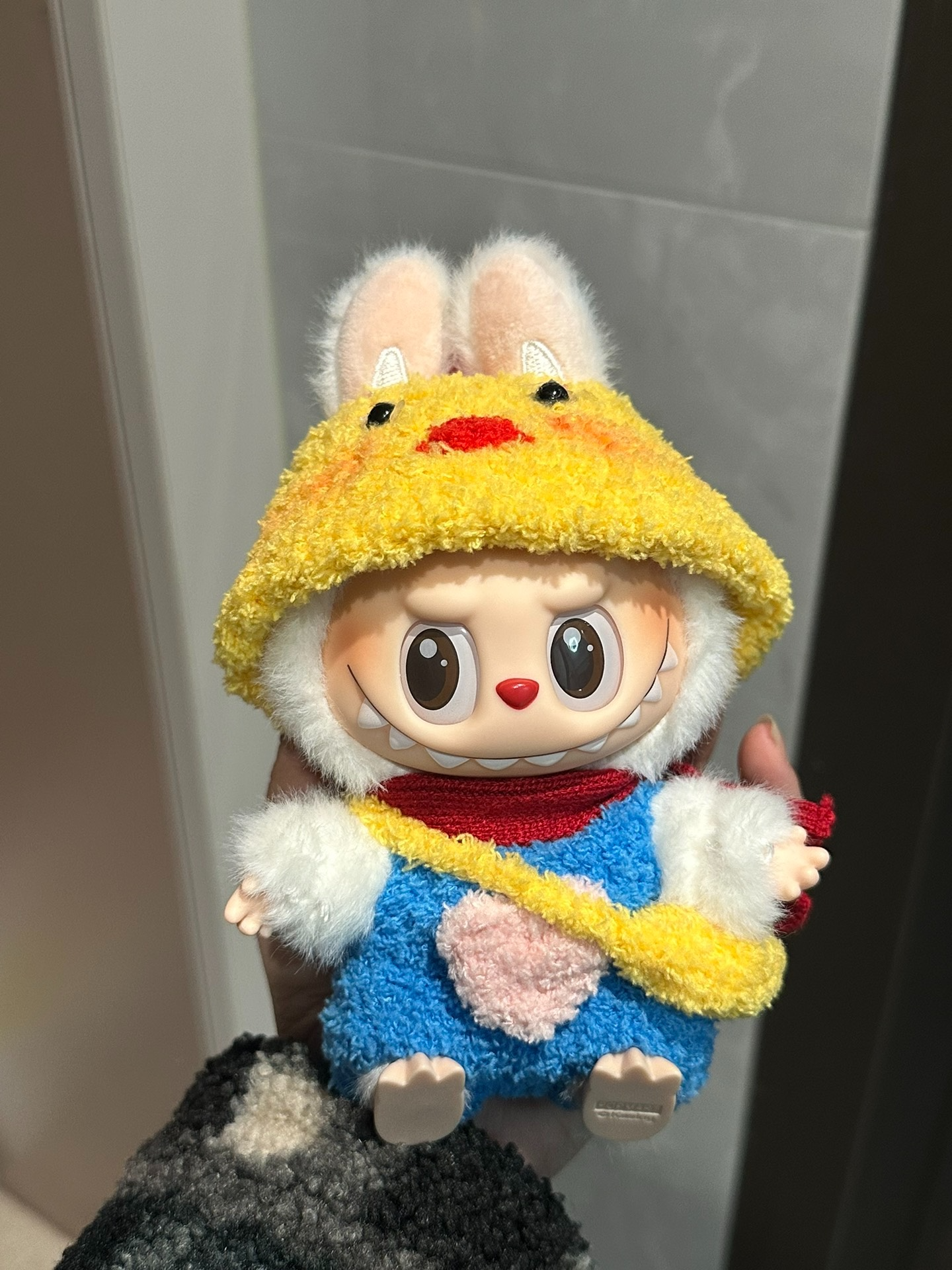 Festive New Year Labubu Doll Outfit Set: Plush Hat, Adorable Clothes & Shoulder Bag – Handcrafted & Vibrant - Image 1