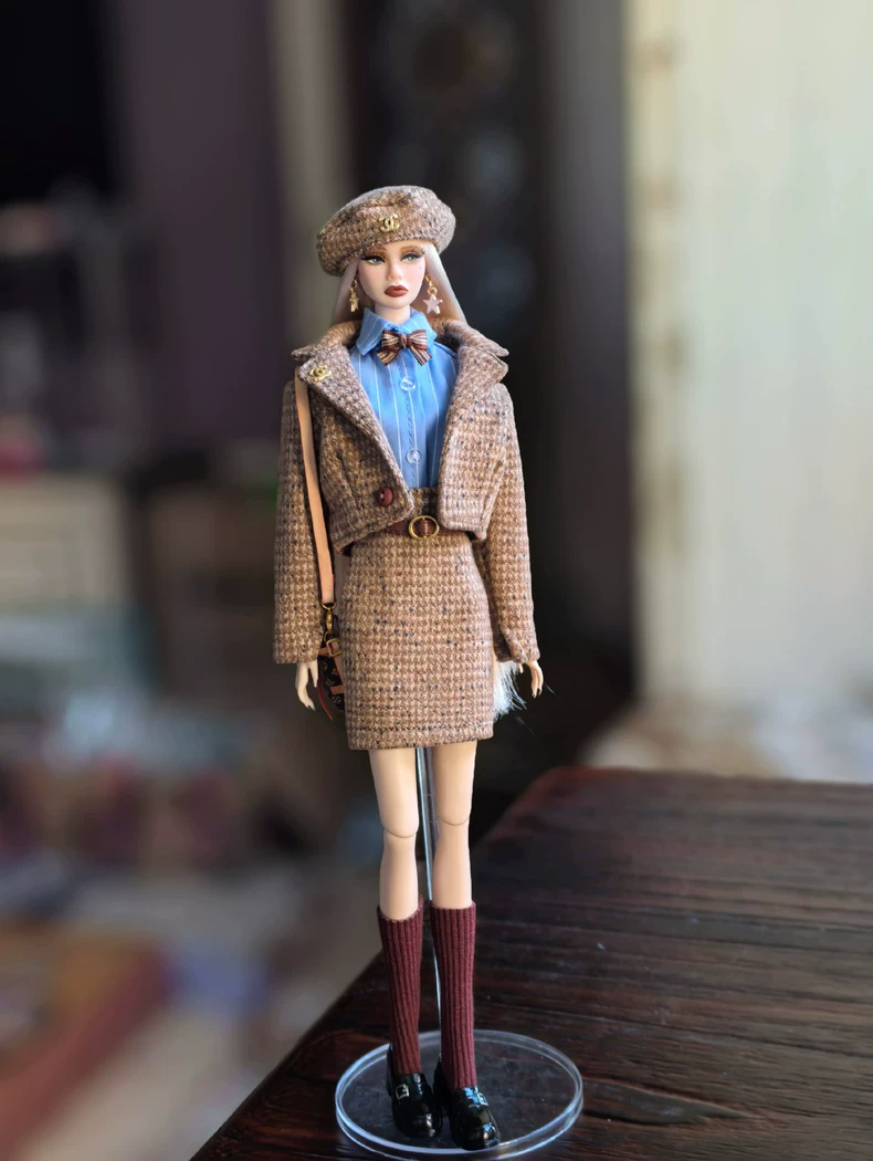 Vintage-Inspired BJD 1/6 Outfit: Elegant Wool-Blend Ensemble with Beret & Metallic Accents - Image 1