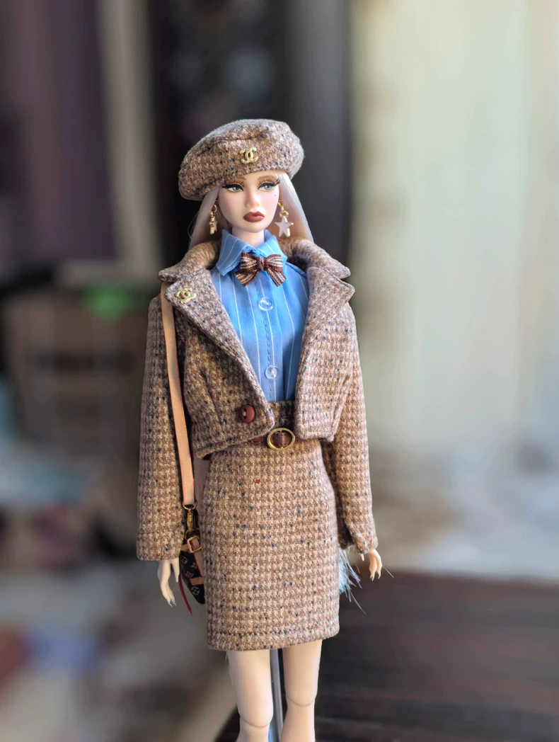 Vintage-Inspired BJD 1/6 Outfit: Elegant Wool-Blend Ensemble with Beret & Metallic Accents - Image 2