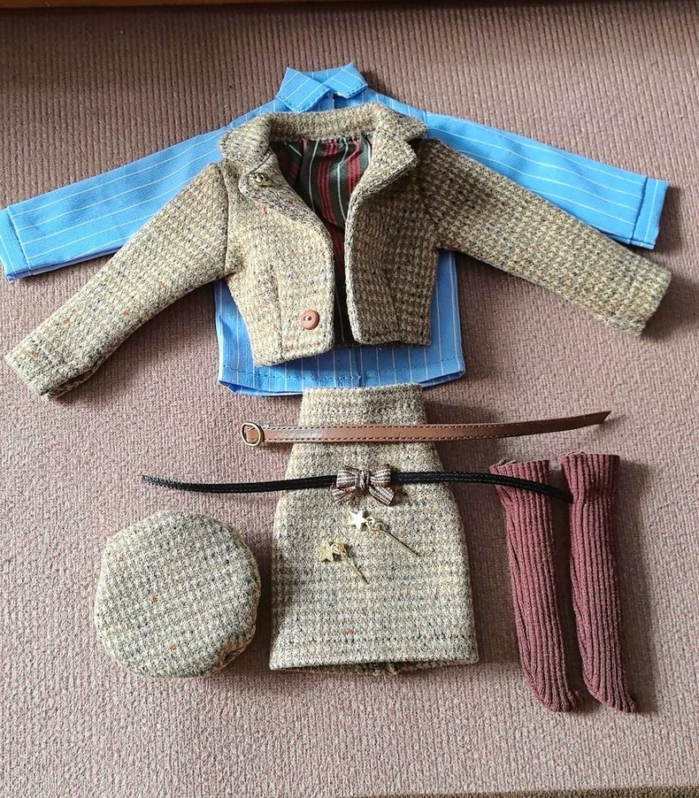 Vintage-Inspired BJD 1/6 Outfit: Elegant Wool-Blend Ensemble with Beret & Metallic Accents - Image 5