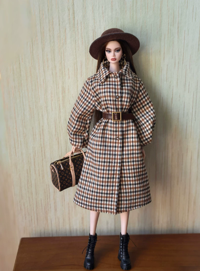 Vintage Plaid Doll Outfit: Elegant Trench Coat, Hat & Accessories for 1/6 Scale Dolls – Premium Collectible Set - Image 2