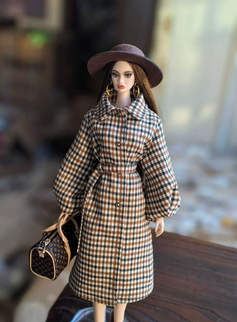 Vintage Plaid Doll Outfit: Elegant Trench Coat, Hat & Accessories for 1/6 Scale Dolls – Premium Collectible Set - Image 3