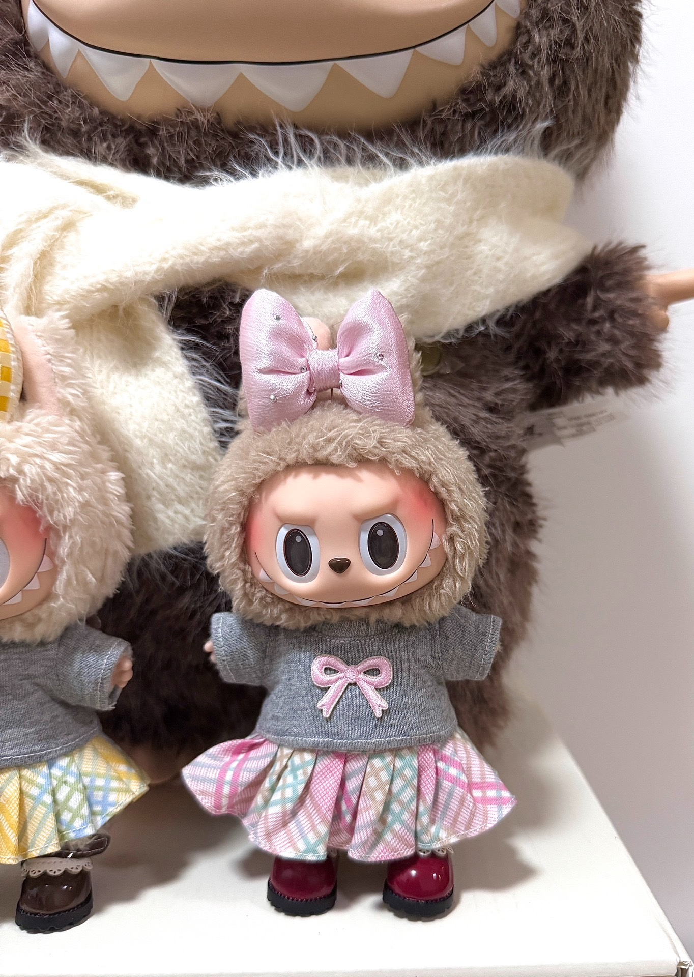 Adorable Labubu Doll Outfit: Cozy Sweater & Vibrant Skirt for Collectors - Image 1