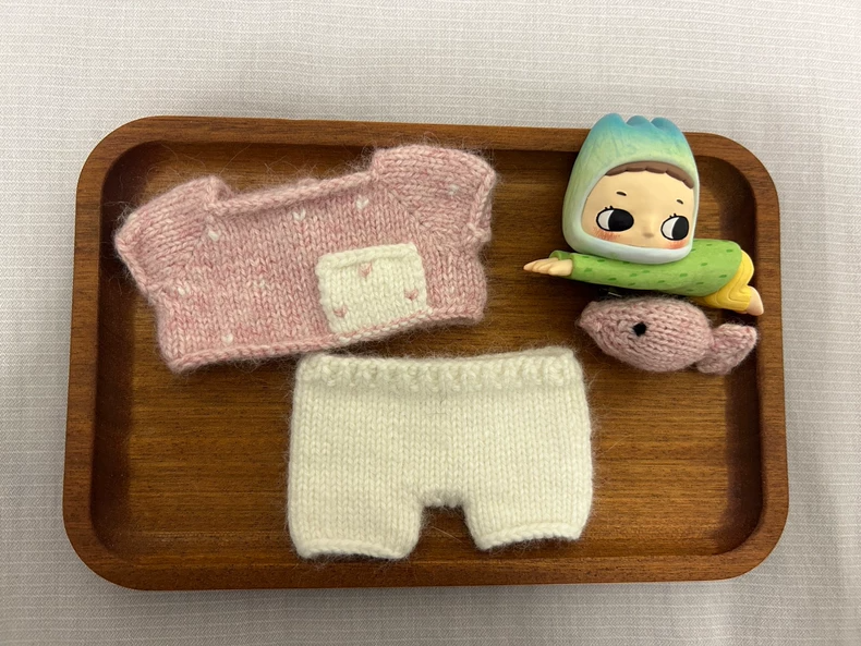 Adorable Pink & White LABUBU Outfits – Cozy Knitted Sweaters & Accessories for Collectible Figures - Image 4