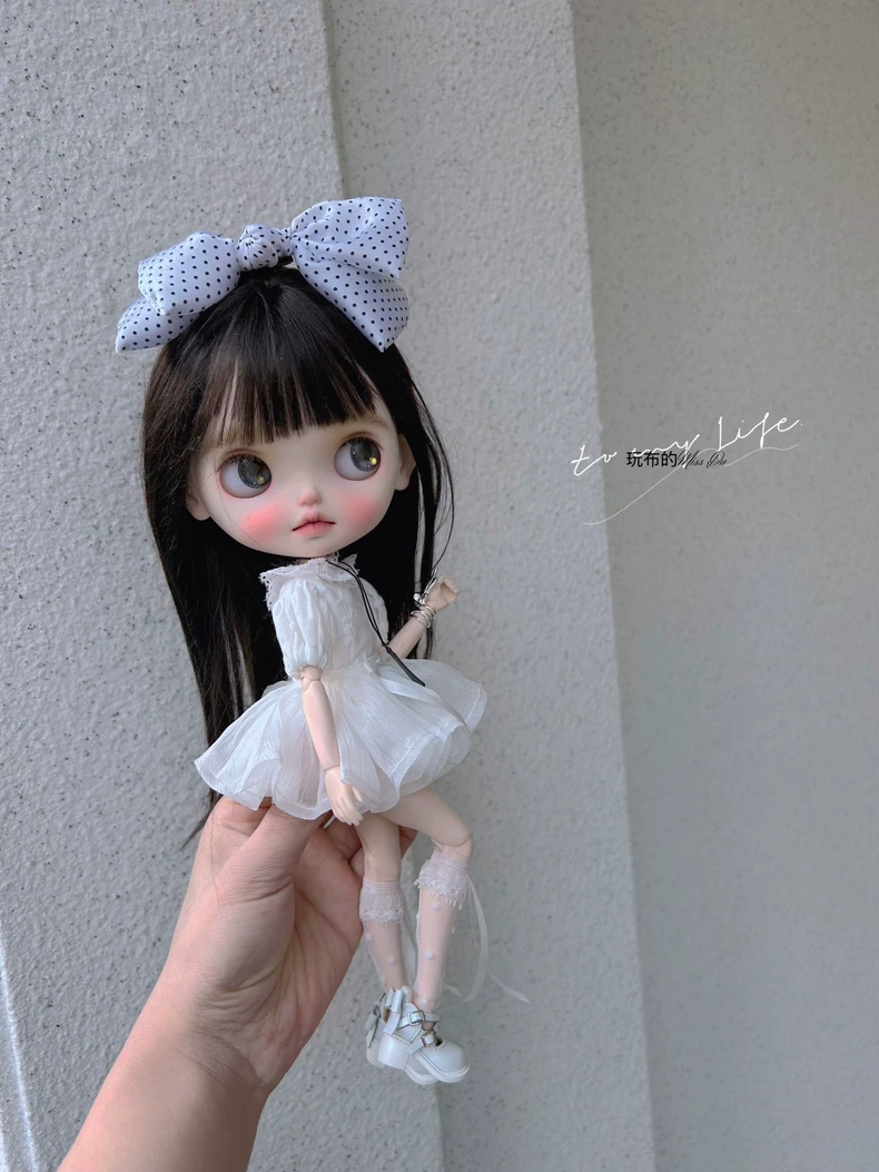 Charming Blythe Doll Outfit: Elegant White Dress with Polka Dot Headband & Lace Socks for OB24 OB22 - Image 1