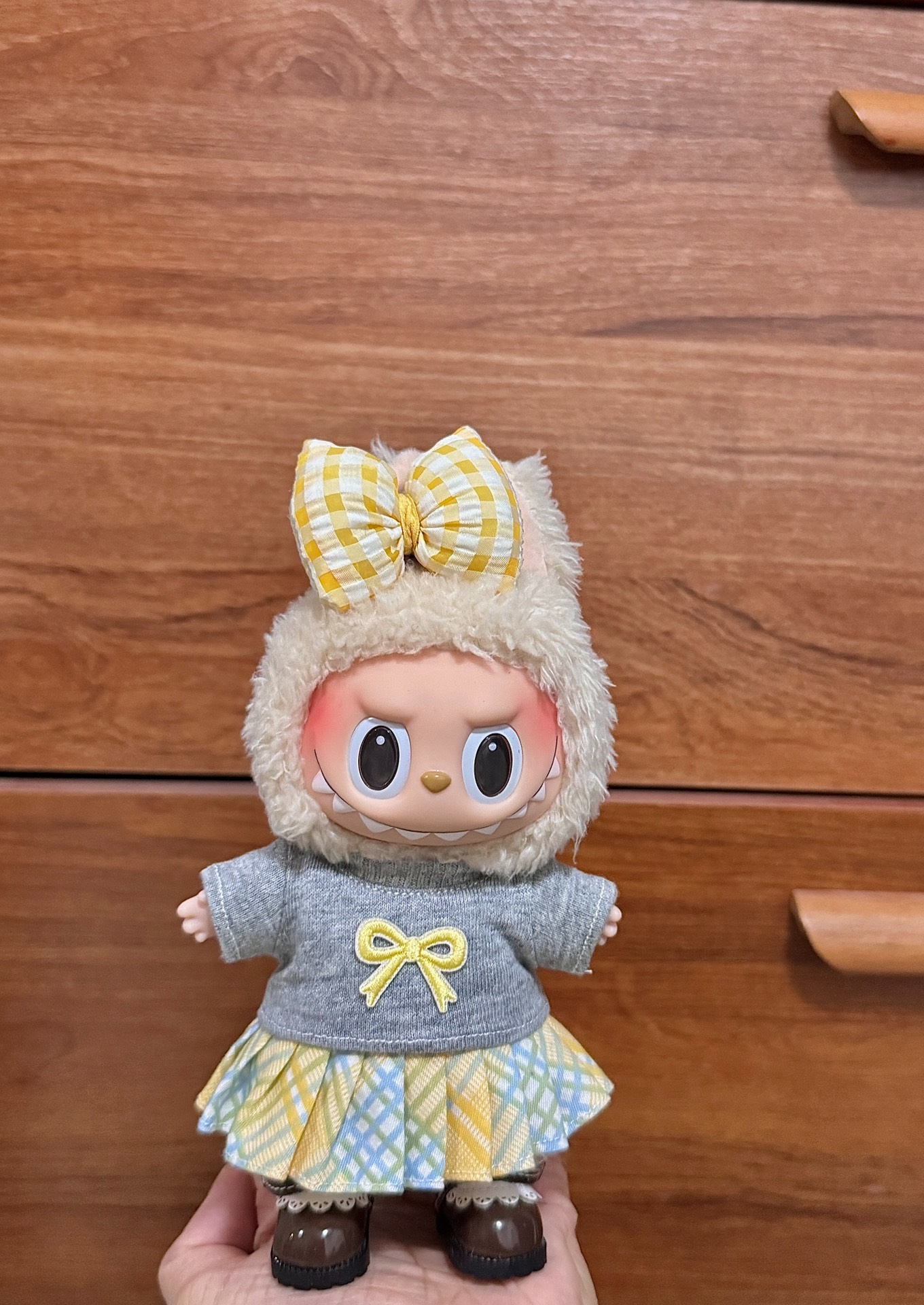 Charming LABUBU Doll Outfit: Cozy Sweater & Plaid Skirt Set – Perfect for Collectors & Enthusiasts - Image 7