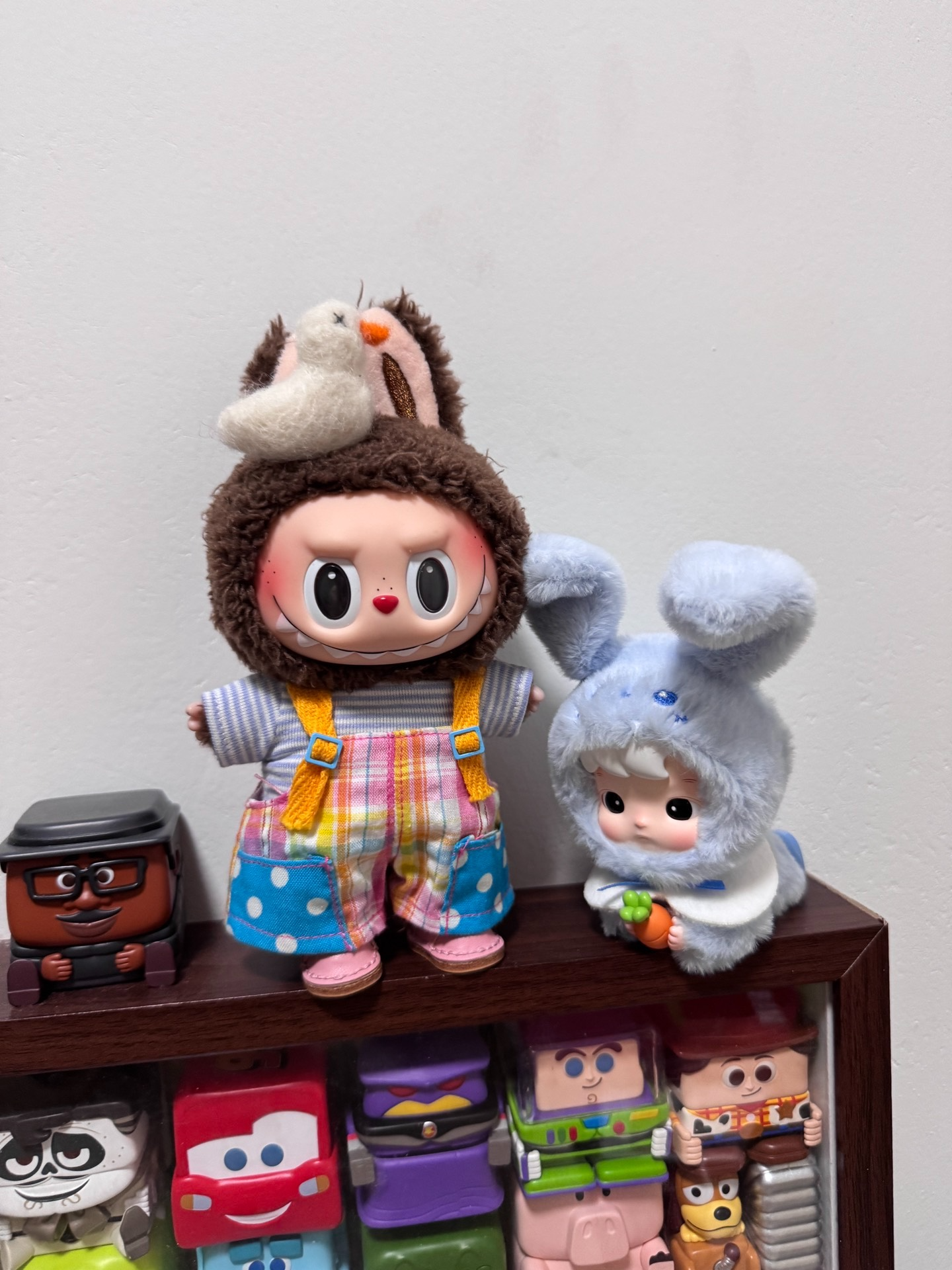 Whimsical 17cm Labubu Doll Outfit: Plush Hood, Vibrant Overalls & Playful Details for Creative Styling - Image 5