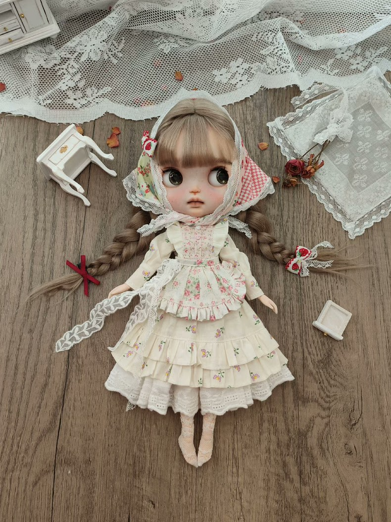 Vintage Elegance BLYTHE Doll Outfit: Lace & Floral Embroidered Dress with Accessories - Image 1