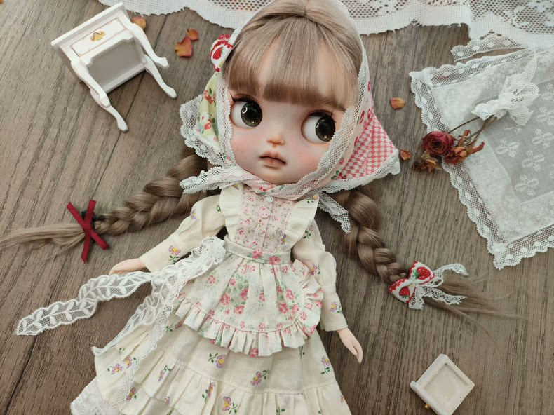 Vintage Elegance BLYTHE Doll Outfit: Lace & Floral Embroidered Dress with Accessories - Image 2