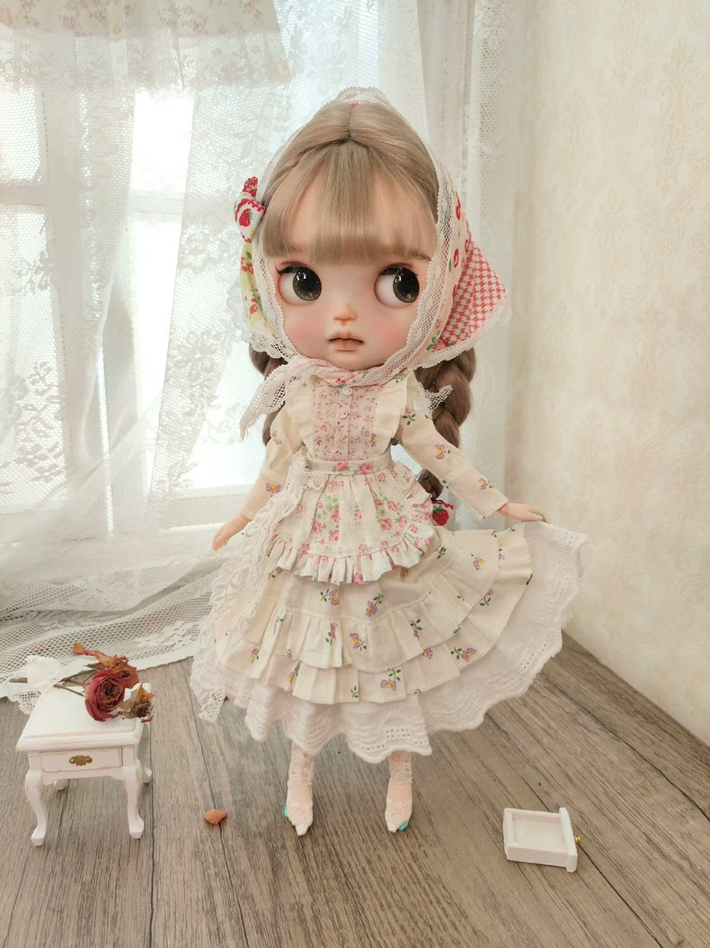 Vintage Elegance BLYTHE Doll Outfit: Lace & Floral Embroidered Dress with Accessories - Image 3