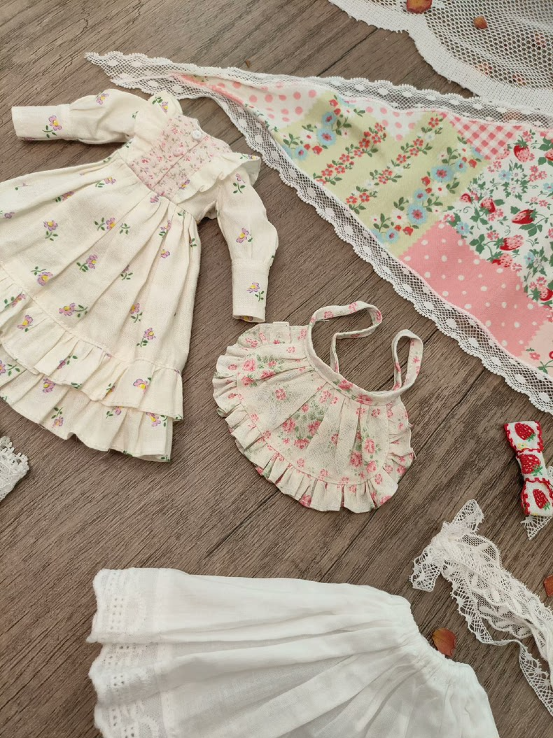 Vintage Elegance BLYTHE Doll Outfit: Lace & Floral Embroidered Dress with Accessories - Image 6