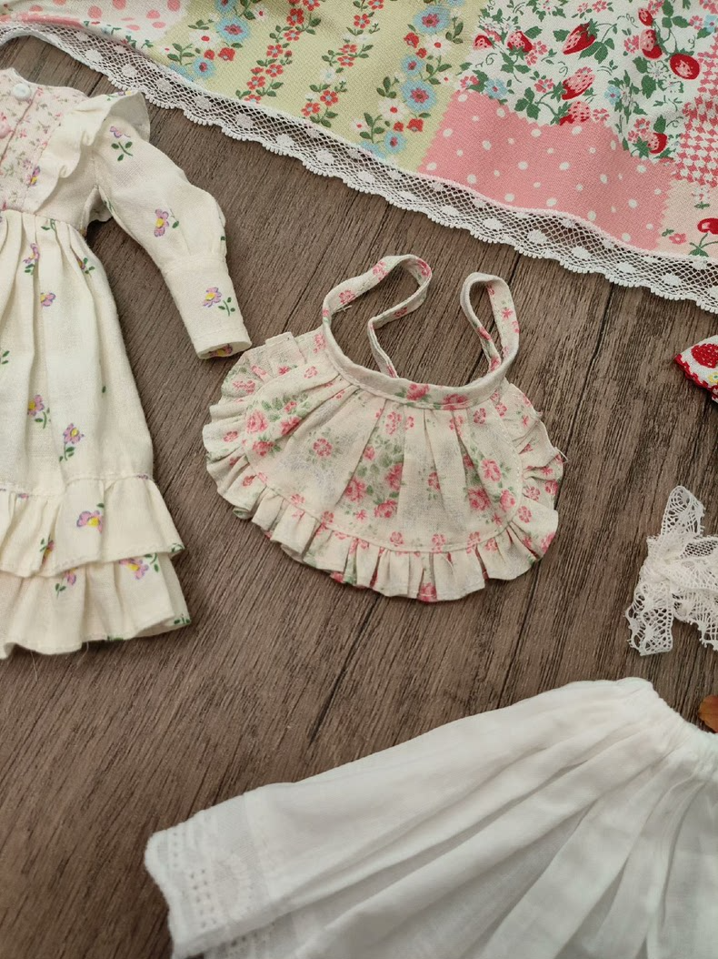 Vintage Elegance BLYTHE Doll Outfit: Lace & Floral Embroidered Dress with Accessories - Image 7
