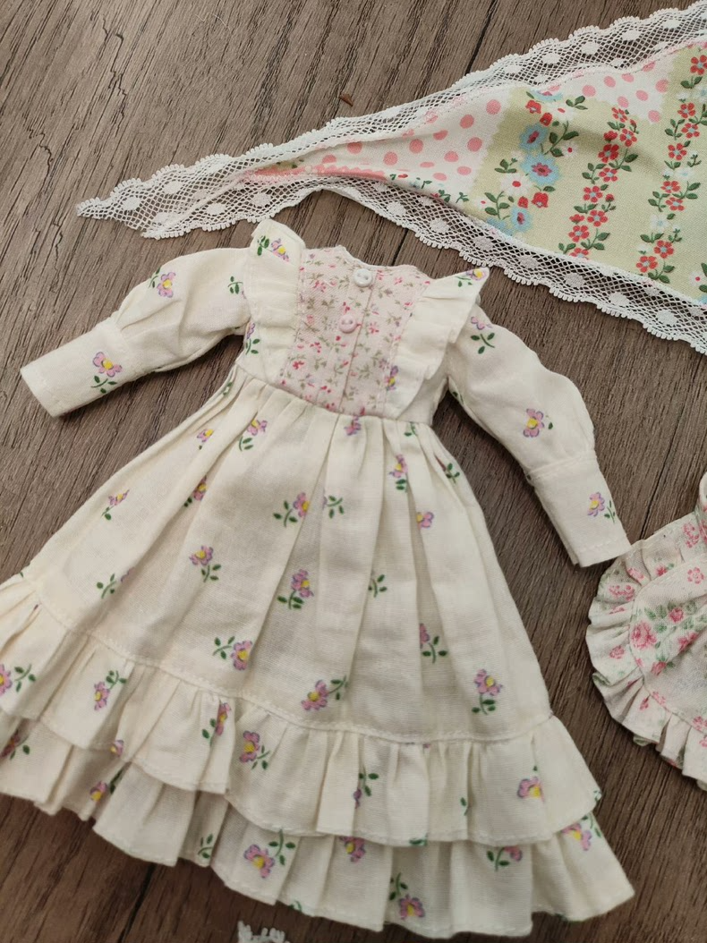 Vintage Elegance BLYTHE Doll Outfit: Lace & Floral Embroidered Dress with Accessories - Image 8