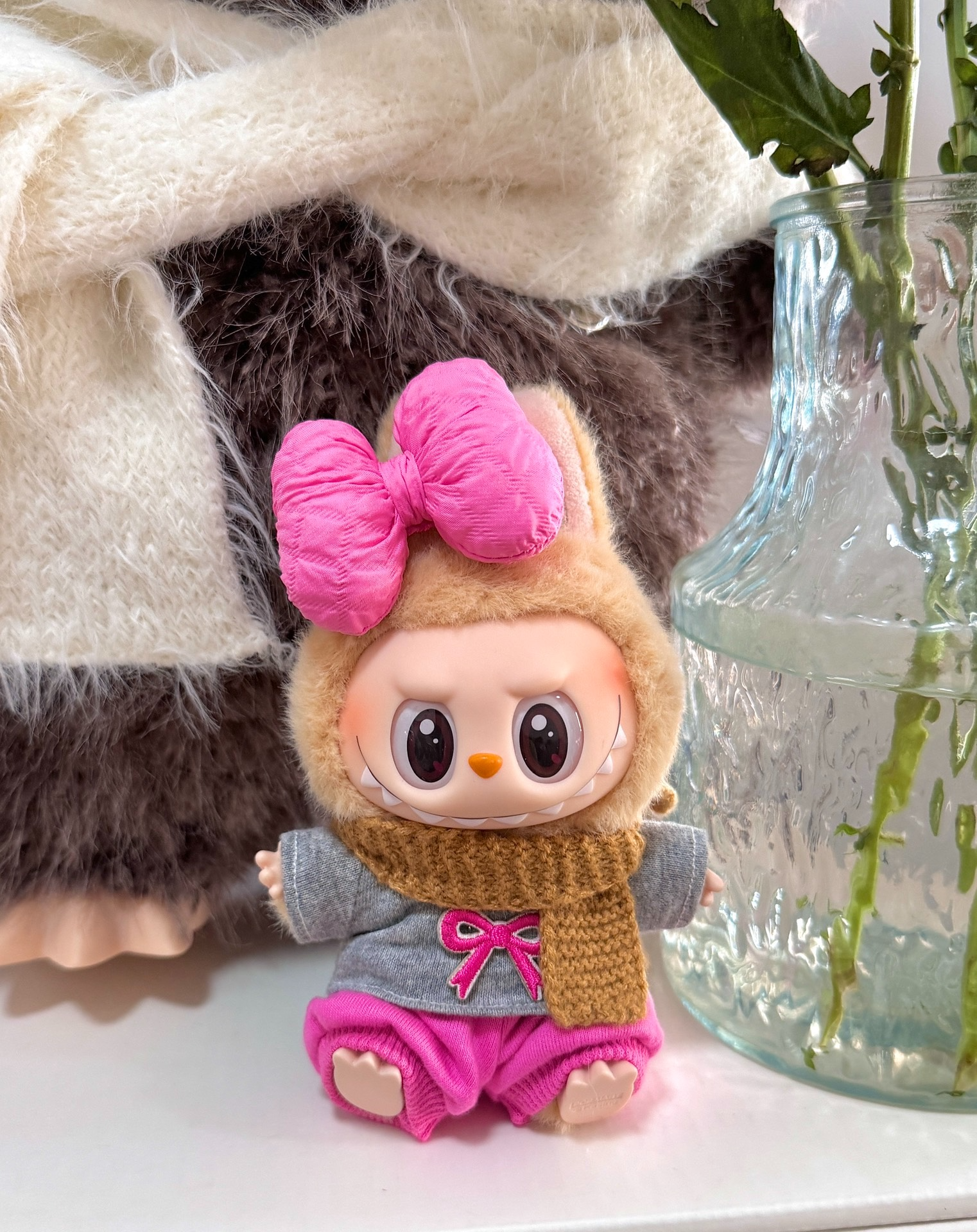 Charming Labubu Doll Outfit: Gray T-Shirt, Pink Shorts & Brown Scarf – Stylish & Durable Collectible Accessory - Image 1