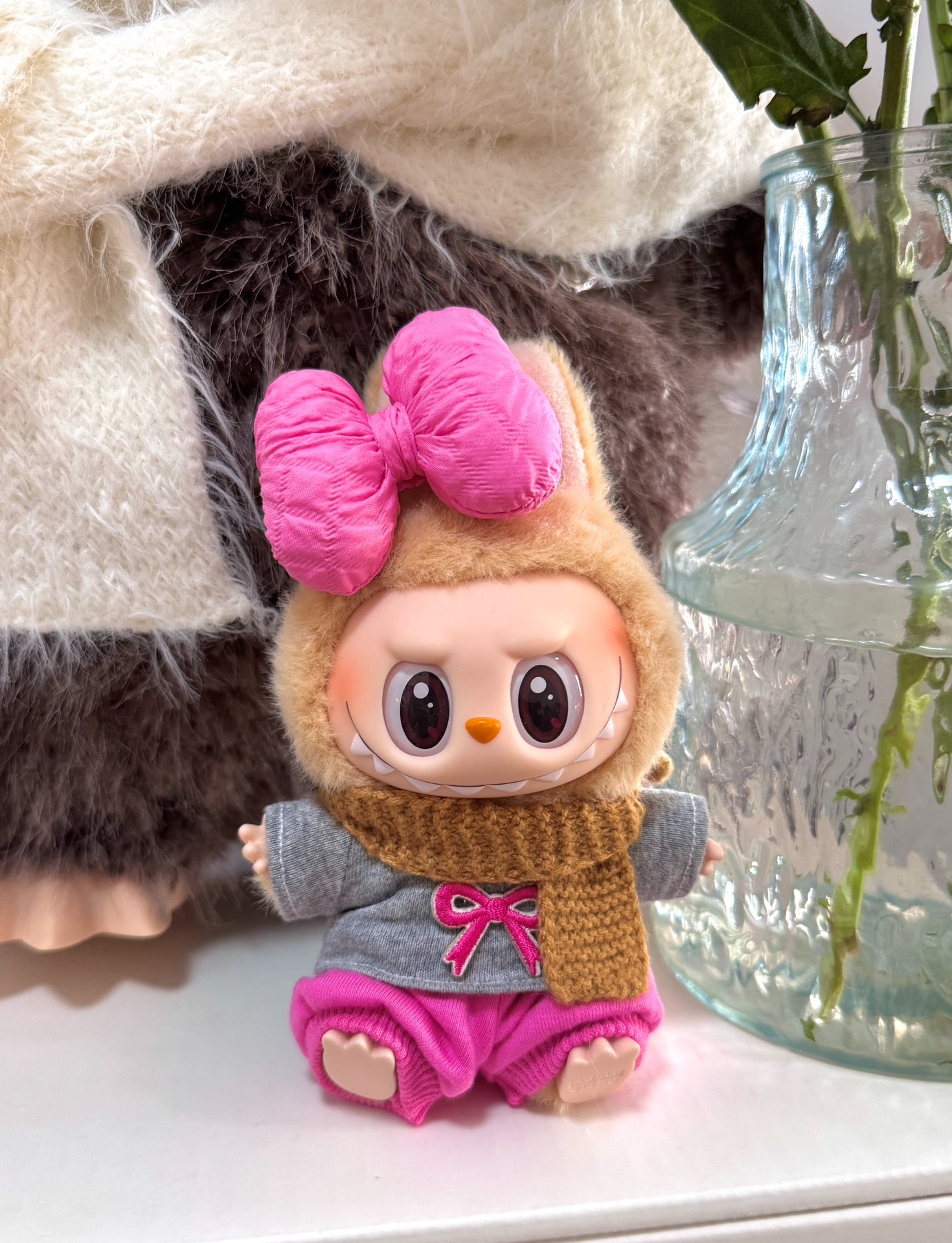 Charming Labubu Doll Outfit: Gray T-Shirt, Pink Shorts & Brown Scarf – Stylish & Durable Collectible Accessory - Image 6