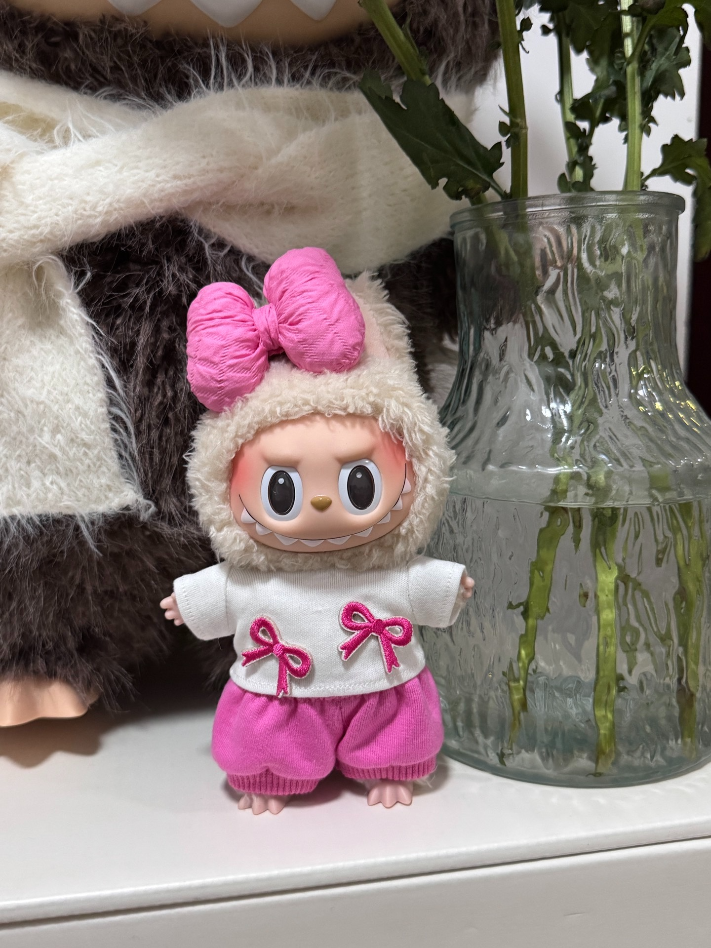 Adorable Labubu Doll Outfit: Pink & White Bow-Adorned Ensemble for Play & Display - Image 2