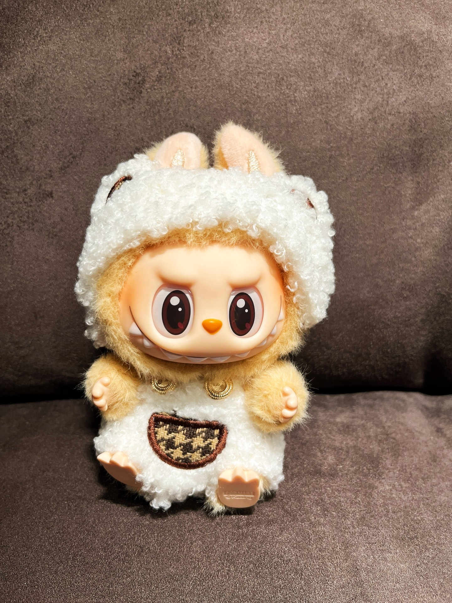 Adorable LABUBU Bear Outfit for Blind Box Figures – 1st & 2nd Gen Cozy Costume - Image 2