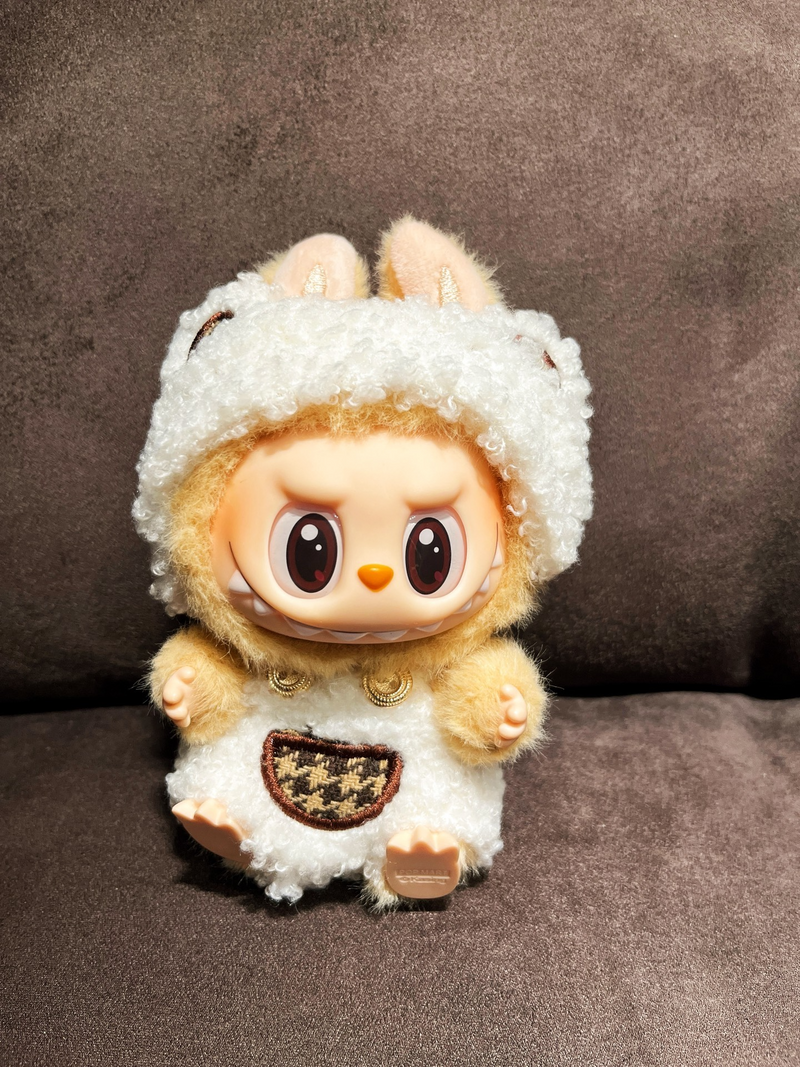 Adorable LABUBU Bear Outfit for Blind Box Figures – 1st & 2nd Gen Cozy Costume - Image 2
