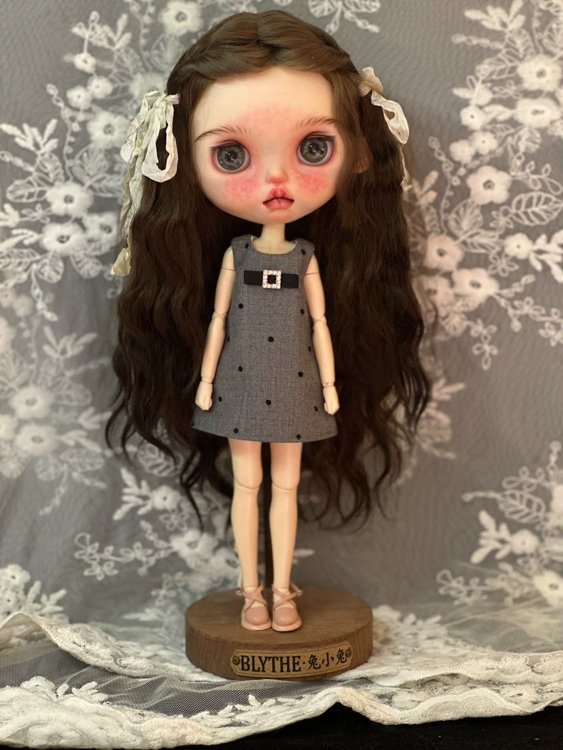 Charming Polka Dot Blythe Doll Dress – Elegant A-Line Outfit for ob24 Dolls - Image 1