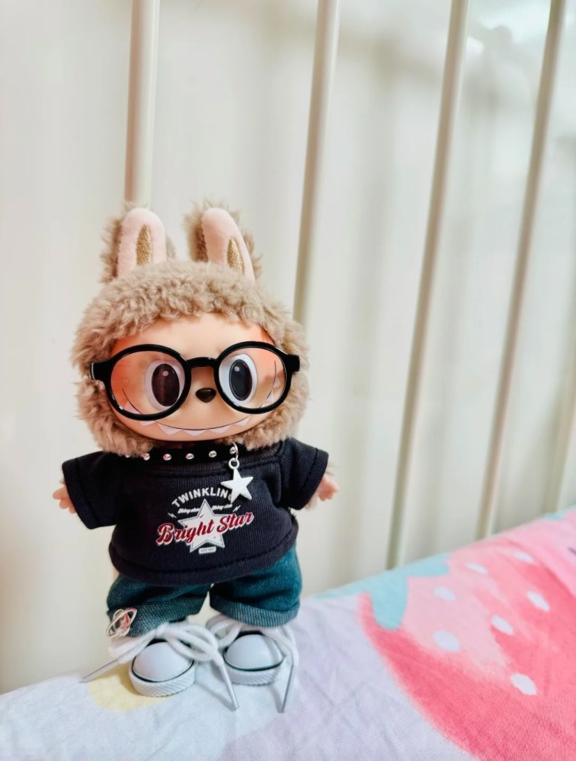 Trendy Labubu Doll Outfit – Cool Street Style Top, Pants & Necklace for 15cm Dolls - Image 3