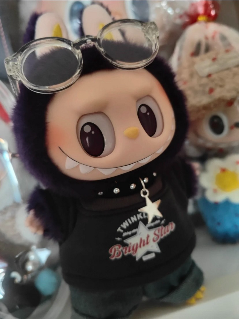 Trendy Labubu Doll Outfit – Cool Street Style Top, Pants & Necklace for 15cm Dolls - Image 6