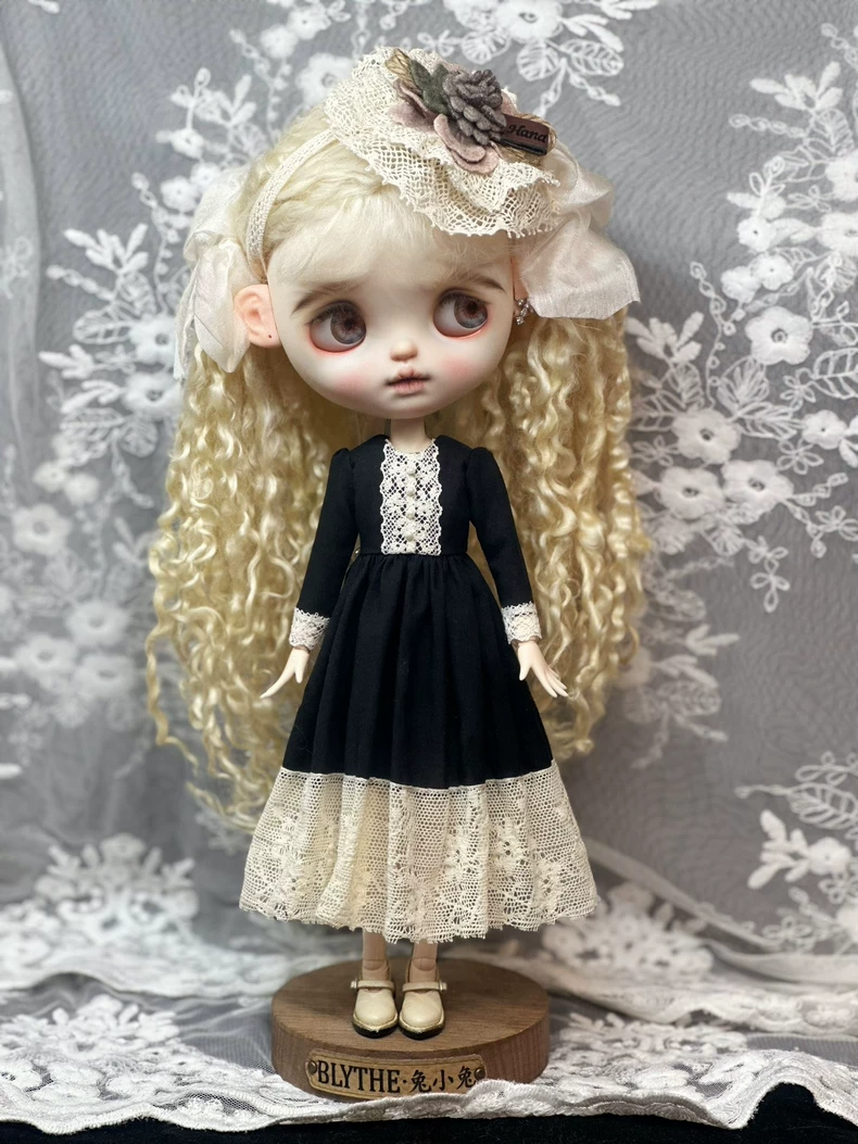 Elegant Blythe Doll Dress – Black & Cream Lace Outfit for OB24 & AZ – Collector’s Edition - Image 2