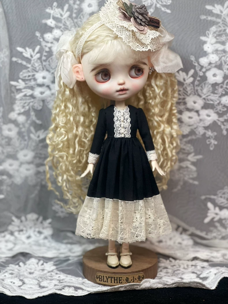 Elegant Blythe Doll Dress – Black & Cream Lace Outfit for OB24 & AZ – Collector’s Edition - Image 3