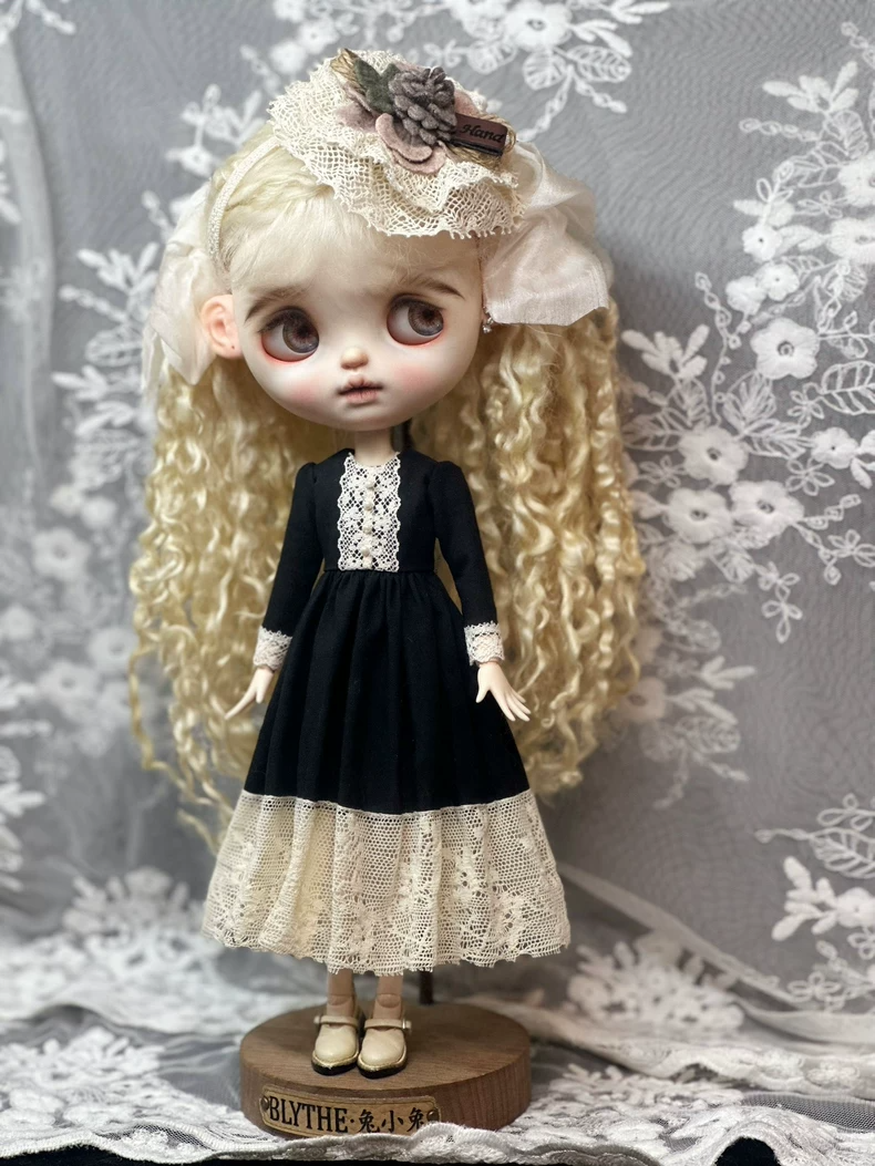 Elegant Blythe Doll Dress – Black & Cream Lace Outfit for OB24 & AZ – Collector’s Edition - Image 4