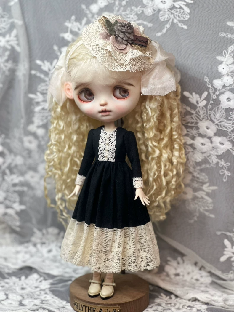 Elegant Blythe Doll Dress – Black & Cream Lace Outfit for OB24 & AZ – Collector’s Edition - Image 5