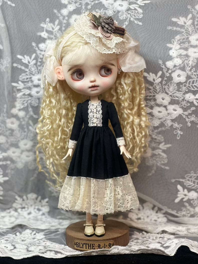 Elegant Blythe Doll Dress – Black & Cream Lace Outfit for OB24 & AZ – Collector’s Edition - Image 7
