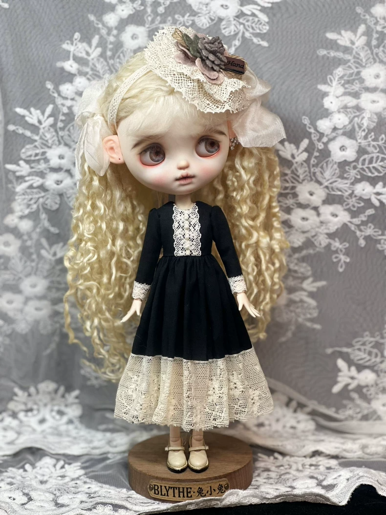 Elegant Blythe Doll Dress – Black & Cream Lace Outfit for OB24 & AZ – Collector’s Edition - Image 8