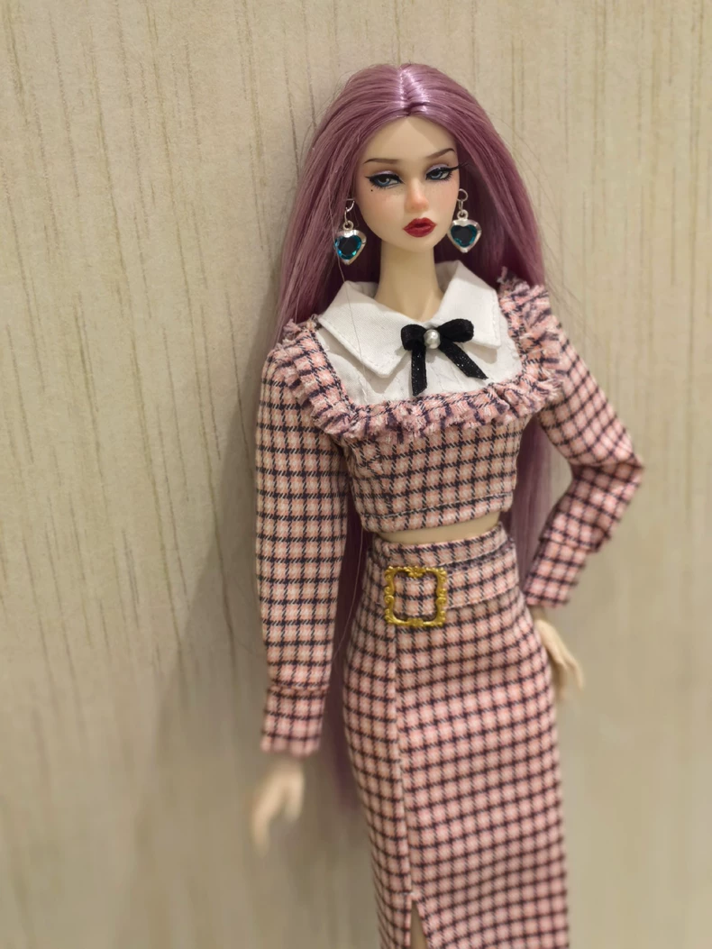 Elegant Pink & Black Plaid Blythe Outfit Set with Blouse, Gold Belt & Earrings - Image 3