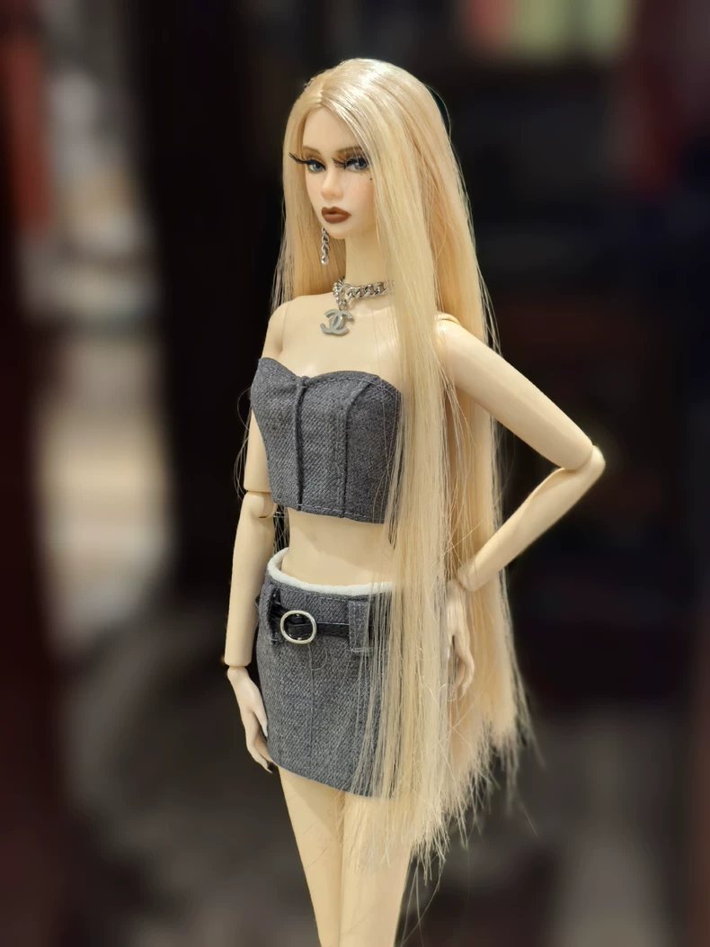 Luxury Gray Doll Outfit Set: Tailored Blazer, Skirt & Accessories for Blythe, Barbie, Mezco, Dream - Image 2