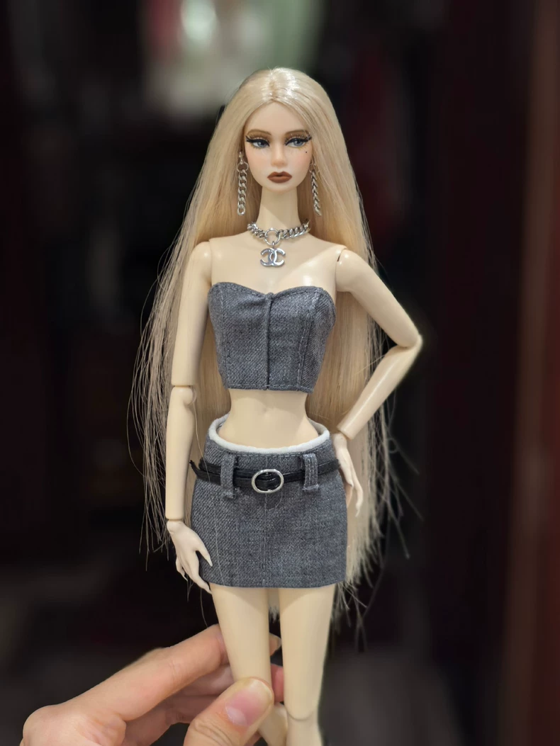 Luxury Gray Doll Outfit Set: Tailored Blazer, Skirt & Accessories for Blythe, Barbie, Mezco, Dream - Image 4
