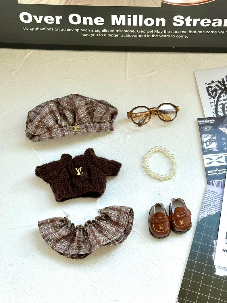 Stylish Labubu Doll Outfit: 6-Piece Chic Ensemble with Hat, Glasses & LV Details – Customizable & Trendy - Image 2